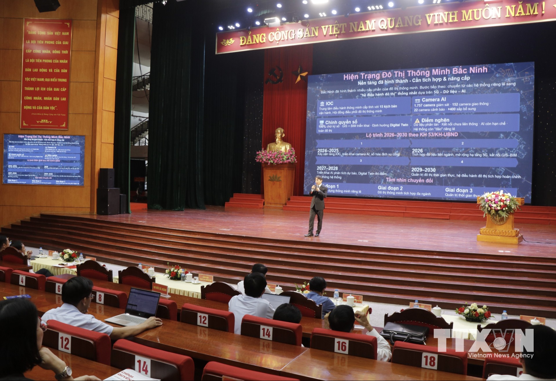 Đại biểu tham luận tại hội thảo. (Ảnh: Thanh Thương/TTXVN)